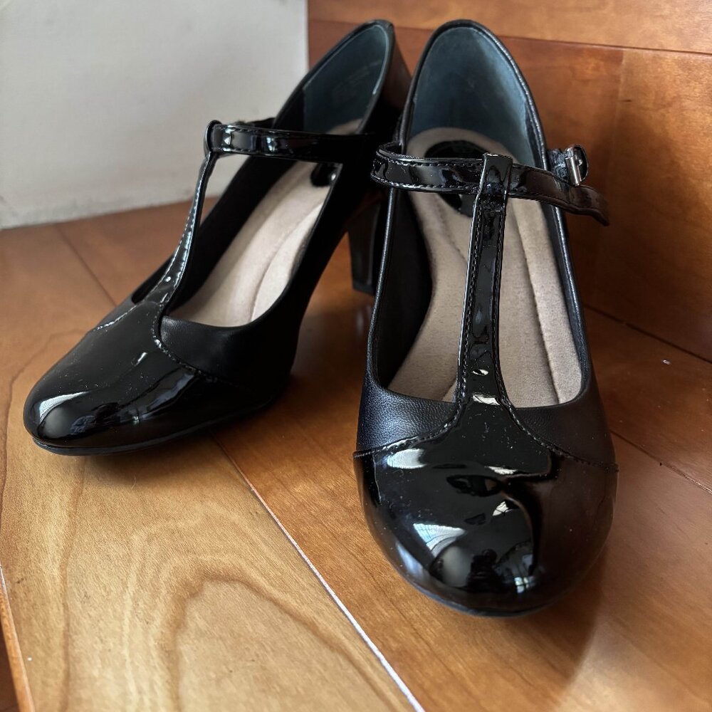 Giani Bernini Black T-Strap Shoes